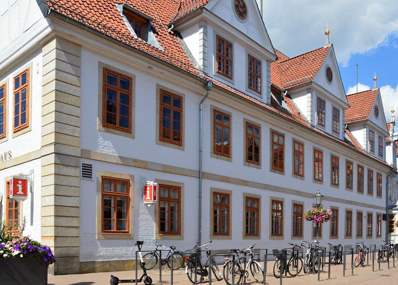 Altes Rathaus in Celle mit Tourist Information