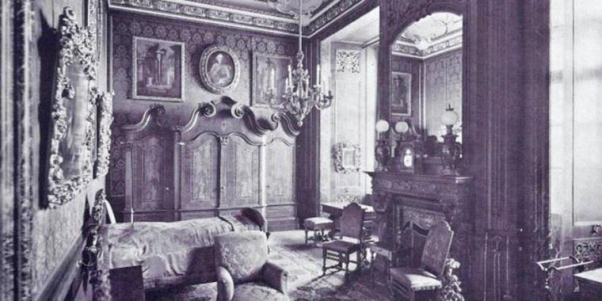 https://mar.prod.image.rndtech.de/var/storage/images/cz/celle/aus-der-stadt/celle-stadt/aus-dem-celler-bomann-museum-ins-berliner-schloss-raetsel-um-schrank/758170065-2-ger-DE/Raetsel-um-pikanten-Schrank-des-Bomann-Museums_big_teaser_article.jpg