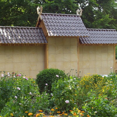Bild vergr&ouml;&szlig;ern: Kolumbarium im Bauerngarten