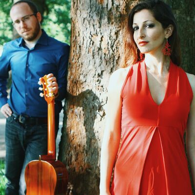 Eine musikalische Reise verspricht das Duo Meitar. 