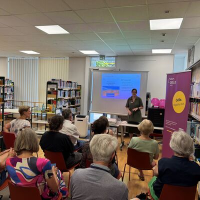 Bild vergr&ouml;&szlig;ern: Digitaltag im �Ort des Wissens� der Stadtbibliothek.