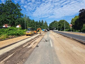 Ab Freitag, 10. Juli, wird am Wilhelm-Heinichen-Ring die Fahrbahndeckschicht eingebaut. 
