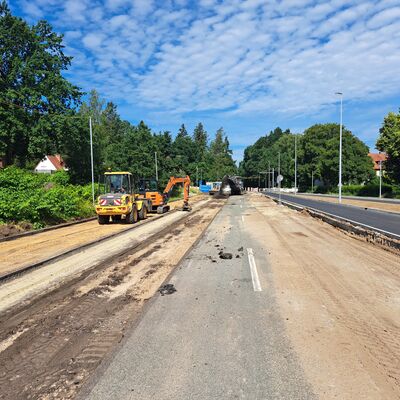 Ab Freitag, 10. Juli, wird am Wilhelm-Heinichen-Ring die Fahrbahndeckschicht eingebaut. 