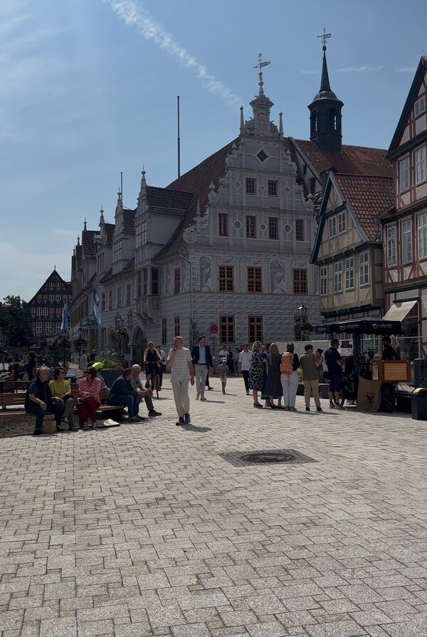 Bild vergr&ouml;&szlig;ern: Neuer Platz und Treffpunkt in der Altstadt: der umgestaltete Markt.
