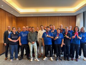 Super Stimmung beim Empfang im Neuen Rathaus: Das Special Olympics-Team der Lebenshilfe Celle mit OB Nigge, Stadtrat Sebastian Stottmeier und Vedat Kadah, Abteilungsleiter Sport. 

