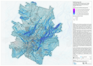 Bild vergr&ouml;&szlig;ern: Stadtkarte mit blau markierten &Uuml;berflutungsfl&auml;chen, Gew&auml;ssern und Legende am rechten Rand