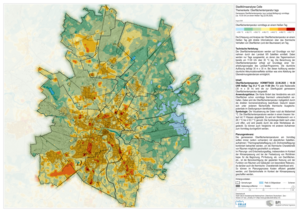 Bild vergr&ouml;&szlig;ern: Thematische Stadtkarte mit gr&uuml;n-blau markierten Gebieten, orange-roten Fl&auml;chen und einem dichten Stra&szlig;ennetz. Rechts befinden sich Legende und Erl&auml;uterungstexte.