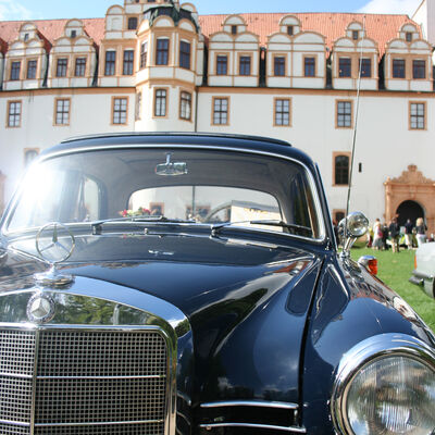 Mercedes Oldtimer vor dem Celler Schloss